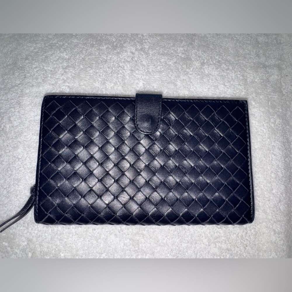Bottega Veneta Intrecciato Navy Blue Bifold leather wallet, Unisex.